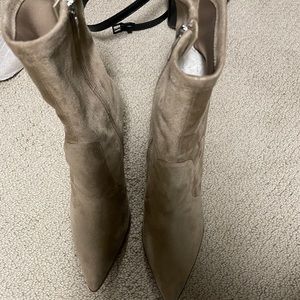 Kendall and Kylie boots 8.5